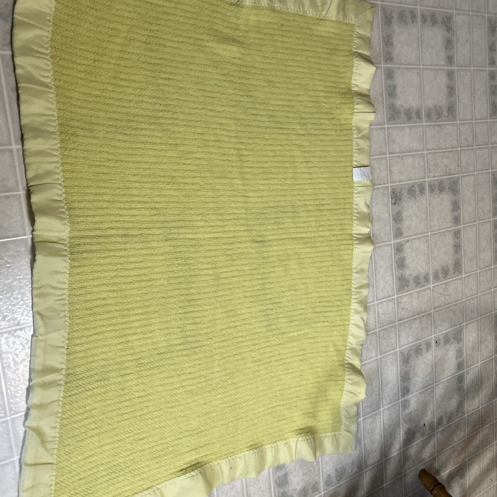 Vintage Beacon Baby Blanket Acrylic Thermal Waffle Weave Yellow Satin Trim USA